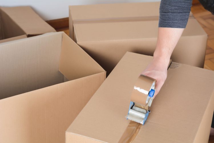 taping boxes