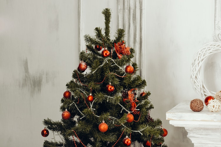 packing artificial christmas tree
